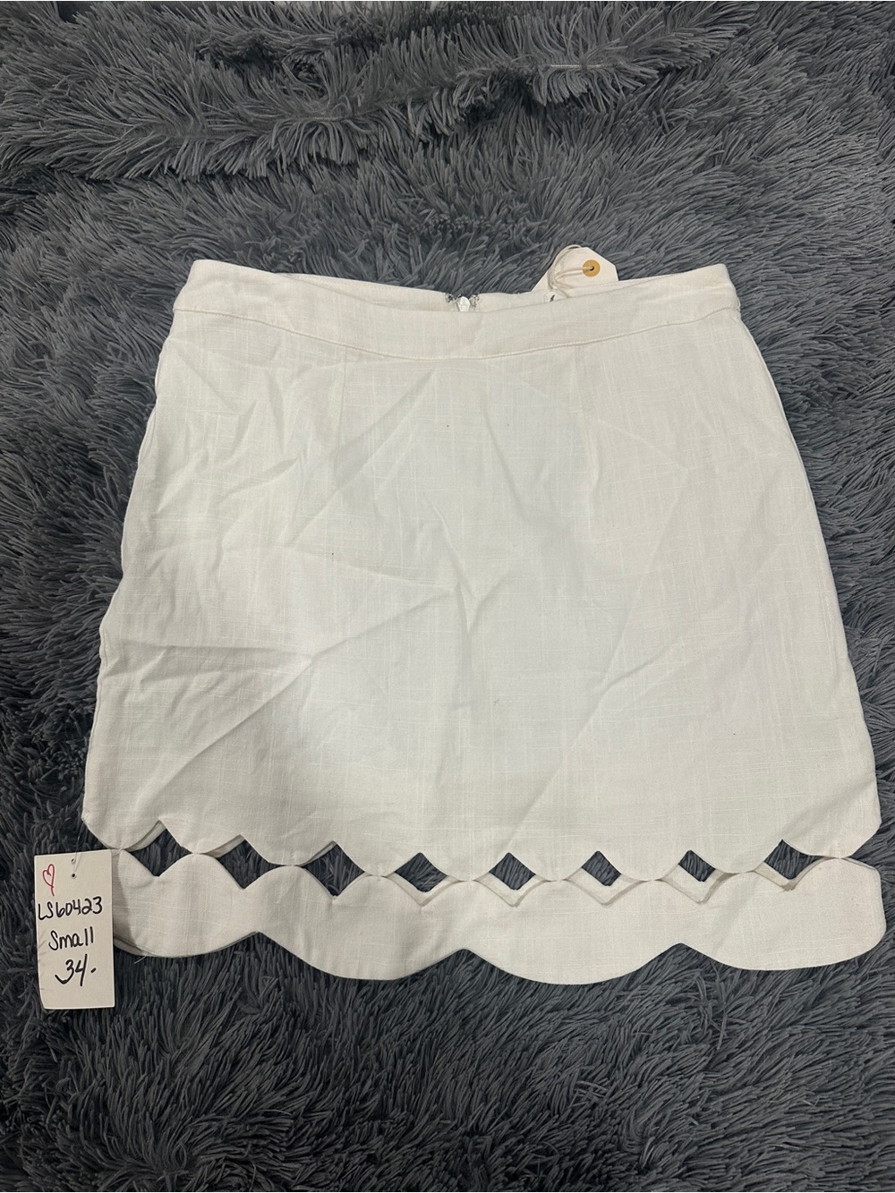 Loveriche NWT Cream Scalloped Hem Mini Skirt | Size Small